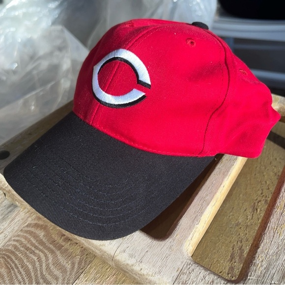 MLB Cincinnati Reds Baseball Hat Genuine Merchandise Adjustable Strapback Cap - Picture 2 of 6